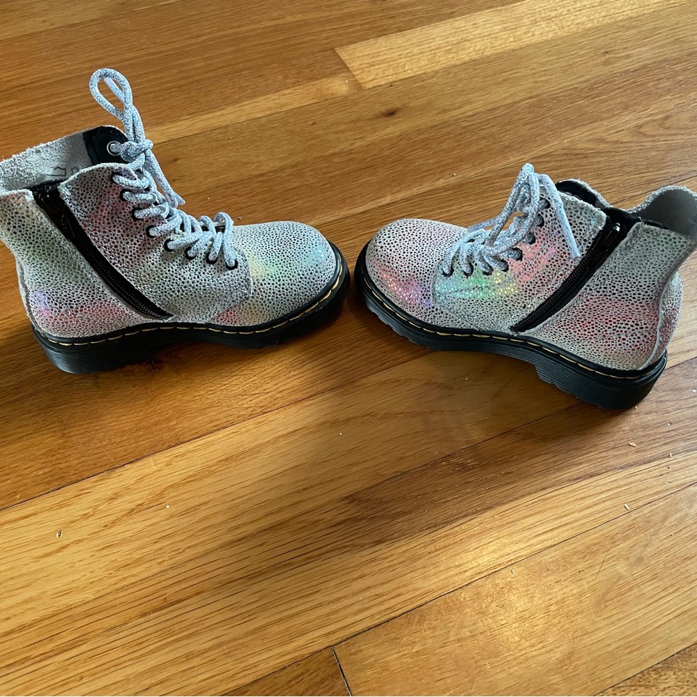Dr. Martens 1460 Pascal Iridescent Toddler Boots - Picture 3 of 6
